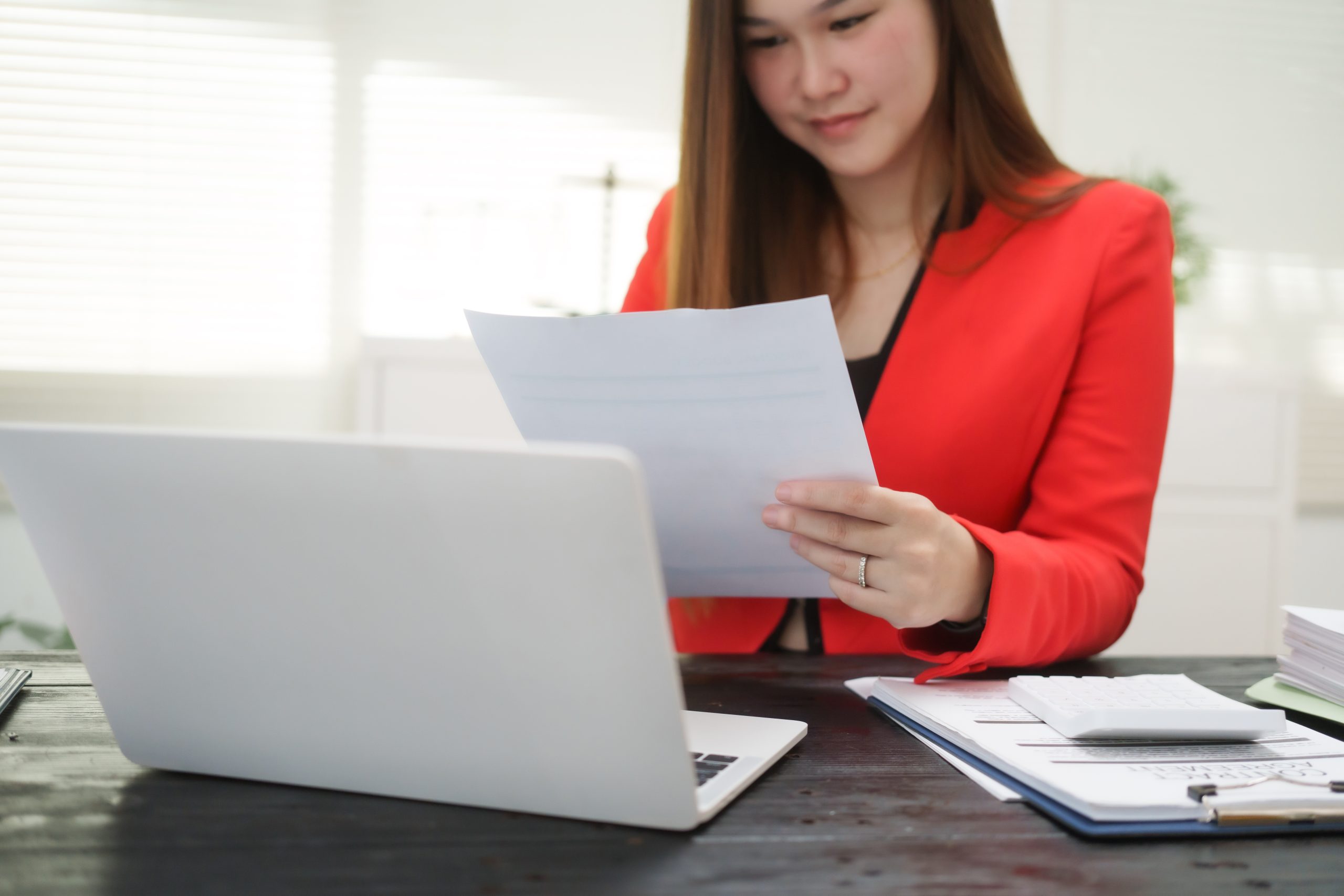 A cheerful businesswoman works at her office desk as a legal consultant, handling online civil cases, including debt disputes, unfair dismissals, foreclosures, land redemptions, with professionalism A cheerful businesswoman works at her office desk as a legal consultant, handling online civil cases, including debt disputes, unfair dismissals, foreclosures, land redemptions, with professionalism