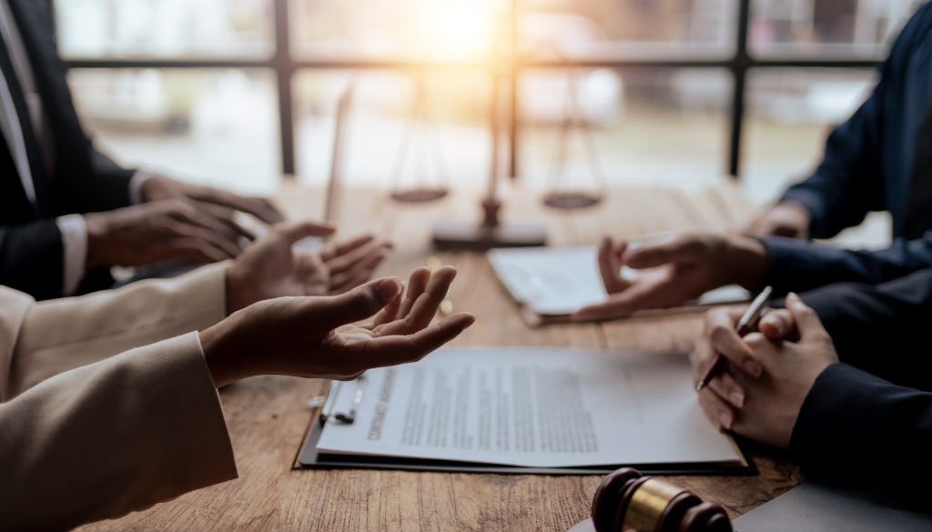Legal execution department makes an appointment with the customer to sign a mediation agreement to pay the debt. Lawyer discuss the contract document. Treaty of the law. Sign a contract business.