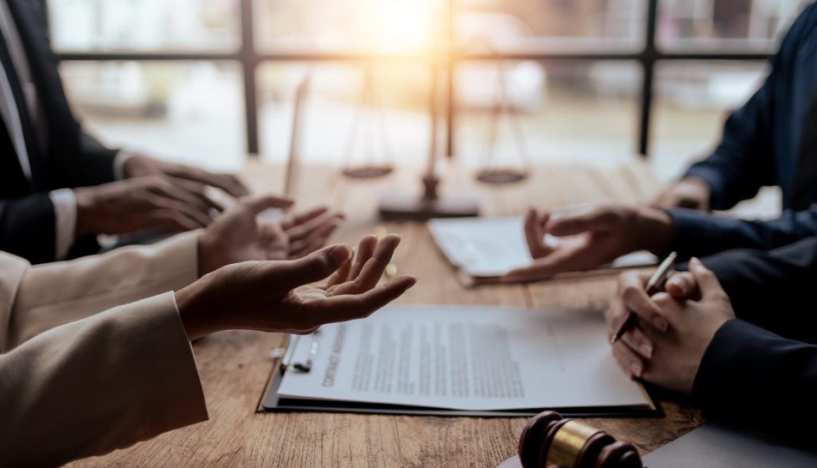 Legal execution department makes an appointment with the customer to sign a mediation agreement to pay the debt. Lawyer discuss the contract document. Treaty of the law. Sign a contract business.