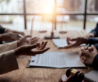 Legal execution department makes an appointment with the customer to sign a mediation agreement to pay the debt. Lawyer discuss the contract document. Treaty of the law. Sign a contract business.